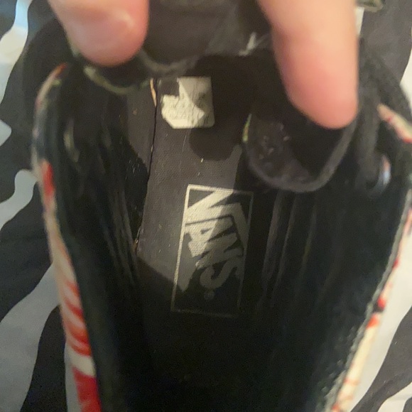 Vans - Picture 3 of 3